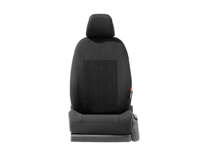 Černá autosedačka na bílém pozadí