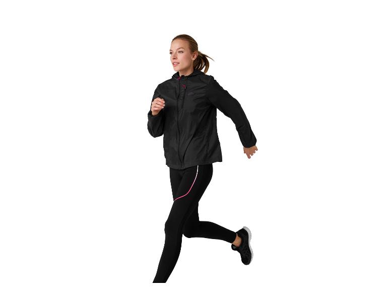 Sportovní oblečení: černá bunda a legíny na běh.