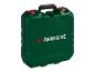 Zelený kufr na nářadí Parkside s černou rukojetí a červenými uzávěry.