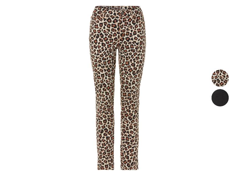Džíny s leopardím vzorem.