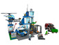 LEGO policejní stanice s helikoptérou, policejním autem a vězením.
