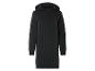Šaty s kapucí a dlouhými rukávy v černé barvě.