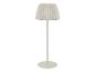Bílá stojací lampa s plisovaným stínidlem a kulatou základnou