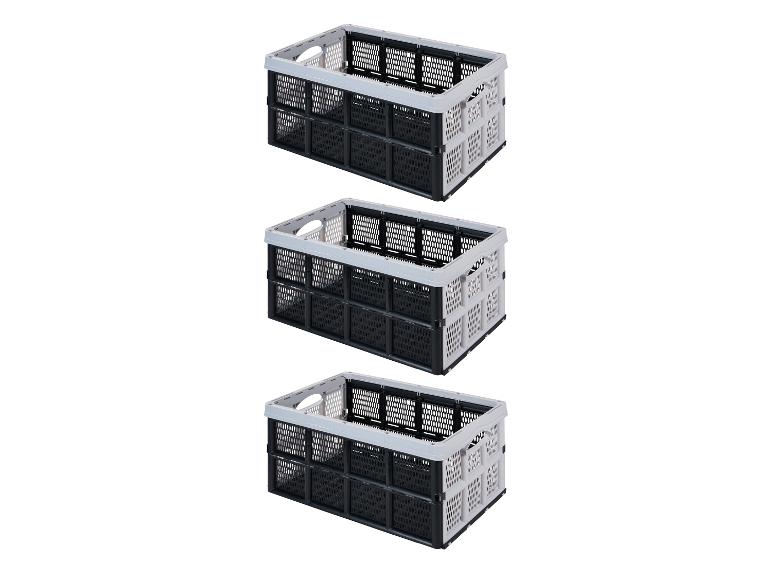 Tři skládací úložné boxy v černé a šedé barvě.