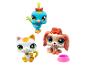 Tři figurky Littlest Pet Shop: modrý pták, hnědý pes a bílá kočka s miskou.