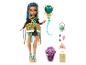 Panenka Monster High Cleo De Nile s doplňky, včetně kabelky a pozvánky.