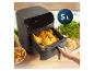 Air fryer Cecotec s pečeným kuřecím masem a brambory.