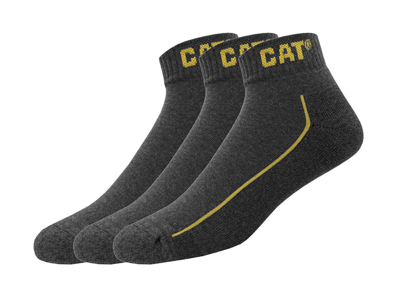 Tři páry černých ponožek Caterpillar se žlutými detaily.
