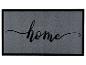 Šedá rohožka s černým okrajem a nápisem „home“.