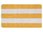 Žlutá koupelnová rohož s bílými pruhy.