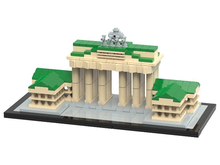 LEGO model Braniborské brány se zelenými střechami a béžovými sloupy.