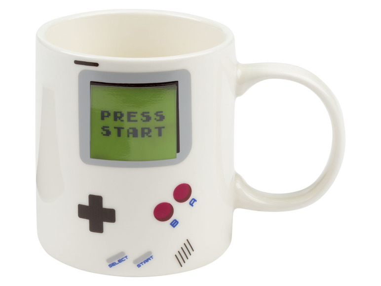 Bílý hrnek s designem Game Boy.