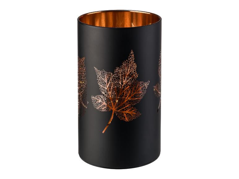 Černý svícen s měděnými listy.