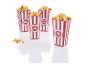 Tři plné kelímky s popcorn s červenými a bílými pruhy.