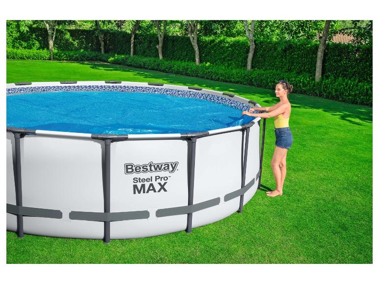 Bazén Bestway Steel Pro MAX s plachtou na zahradě.