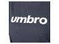Tmavě modré tričko s bílým logem Umbro.