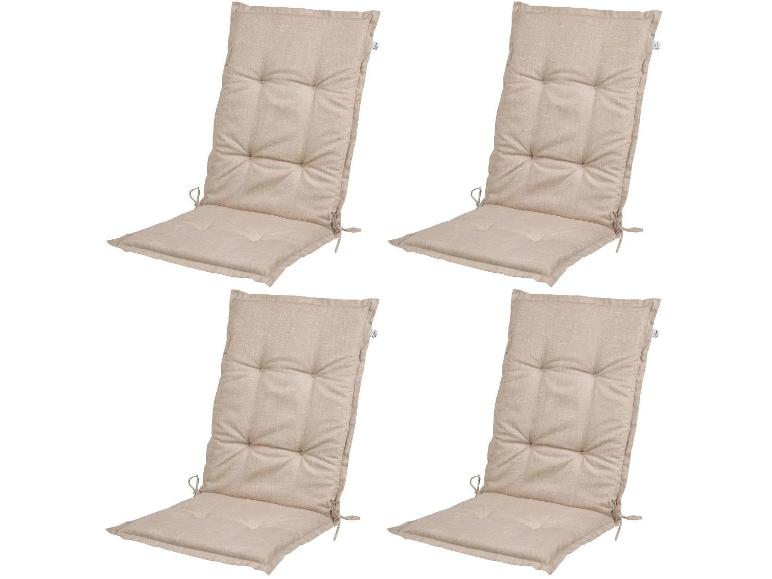 Čtyři béžové polštáře na zahradní židle s knoflíky.