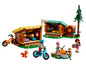 LEGO Friends sada se dvěma chatkami, koly a figurkami.