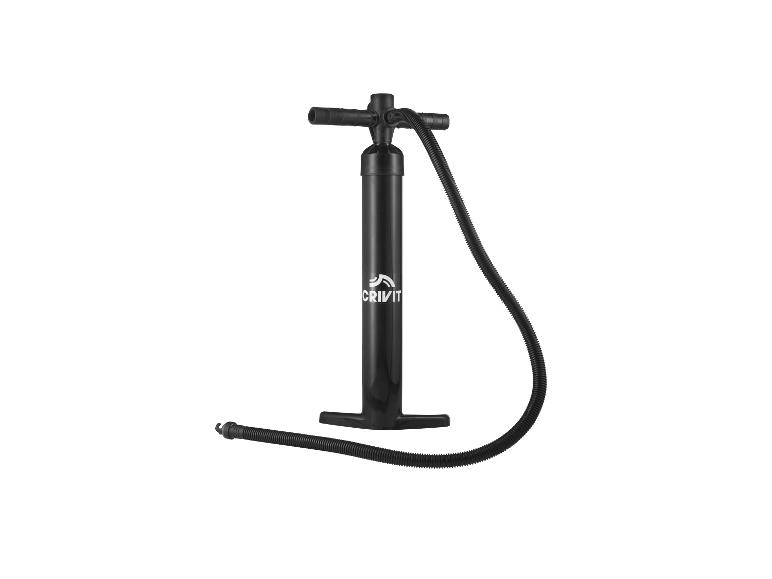 Černá nožní pumpa Crivit k nafukování vodních sportovních potřeb.