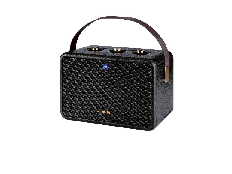 Černý přenosný Bluetooth reproduktor Silvercrest s koženým popruhem.