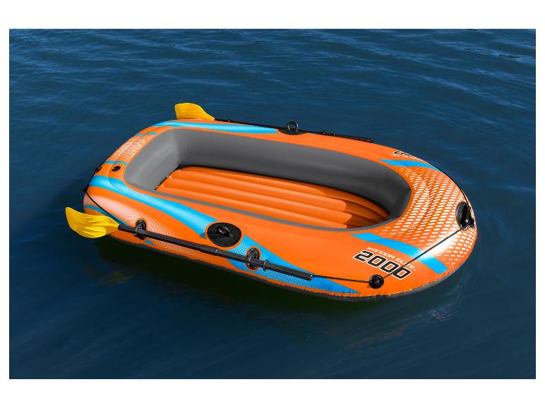Oranžový nafukovací člun Condor Elite 2000 s pádly.