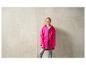 Dívka v růžové bundě