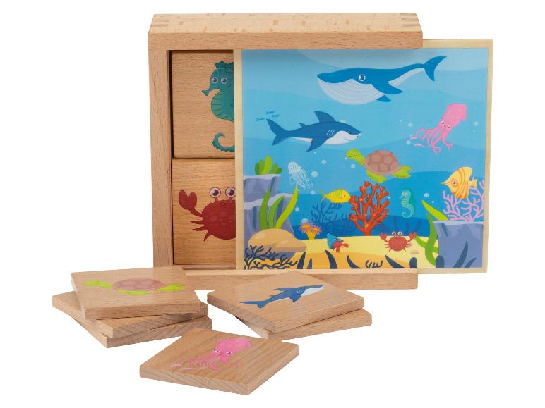Dřevěné kostky s obrázky mořských živočichů, včetně žraloka, želvy a chobotnice.