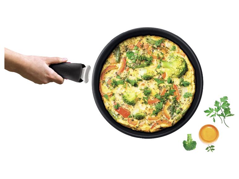 Zeleninová omeleta na pánvi: brokolice, paprika. Zdravý recept.
