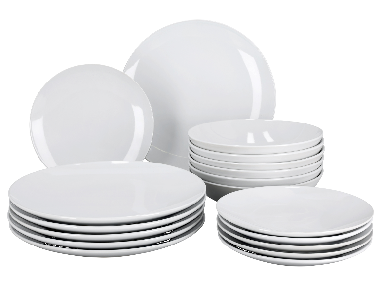 Hromada bílých porcelánových talířů.