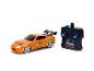 Oranžové auto na dálkové ovládání Fast & Furious s černým ovladačem.