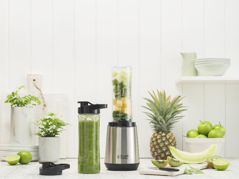 Smoothie vyrobený v mixéru Russell Hobbs s použitím ananasu, kiwi a melounu.