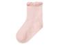Růžová ponožka s ozdobným okrajem.
