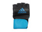 Černé Adidas tréninkové rukavice s modrými detaily.