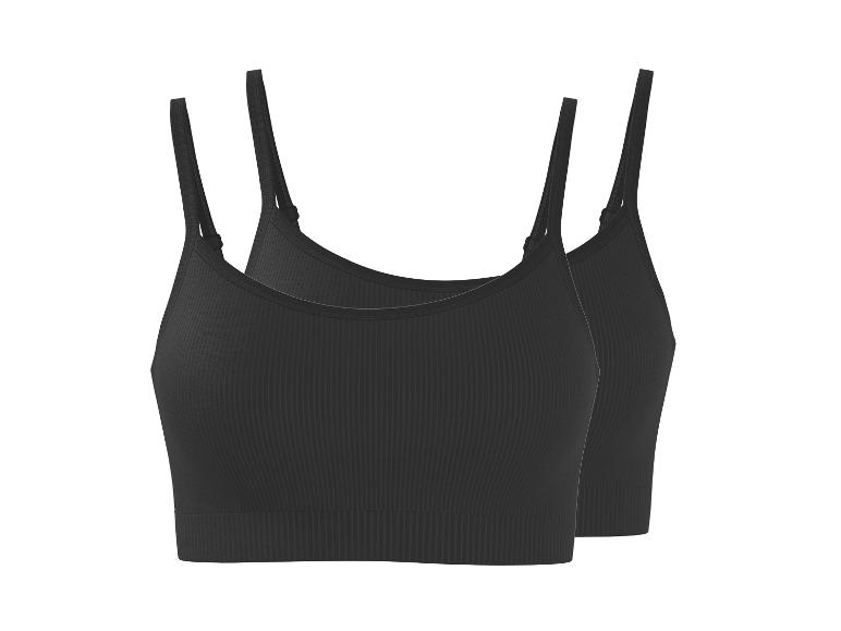 Dva černé žebrované crop topy s tenkými ramínky