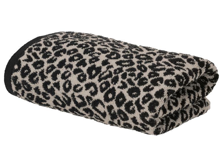 Složený ručník s leopardím vzorem v černé a béžové barvě