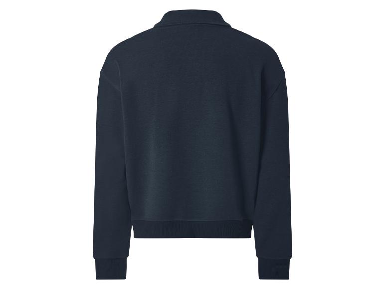 Tmavě modrá mikina se zipem u krku, zadní pohled