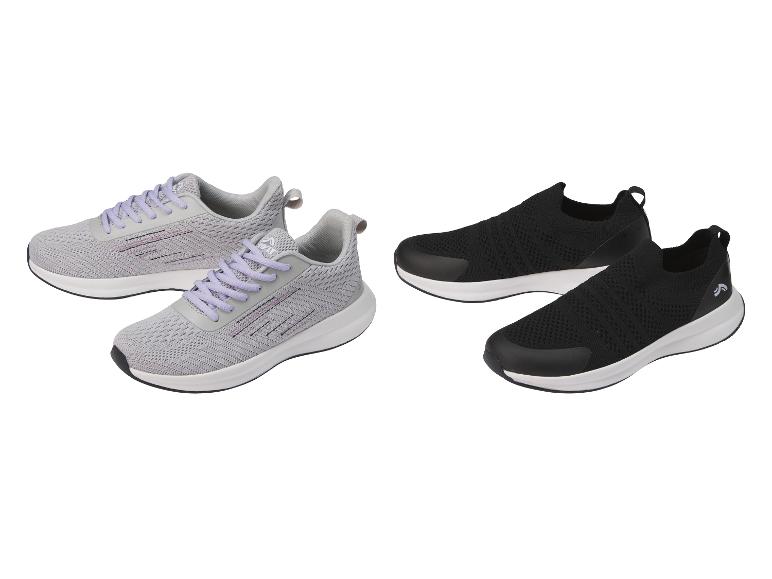 Šedé a černé tenisky: šněrovací a slip-on.