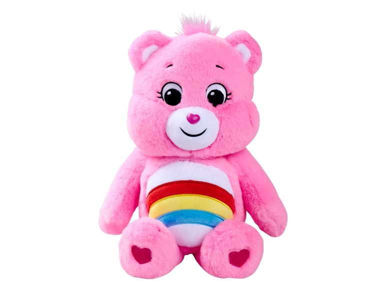 Růžový plyšový medvídek Care Bear s duhou na břiše.