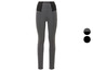 Šedé legíny s černým pasem.