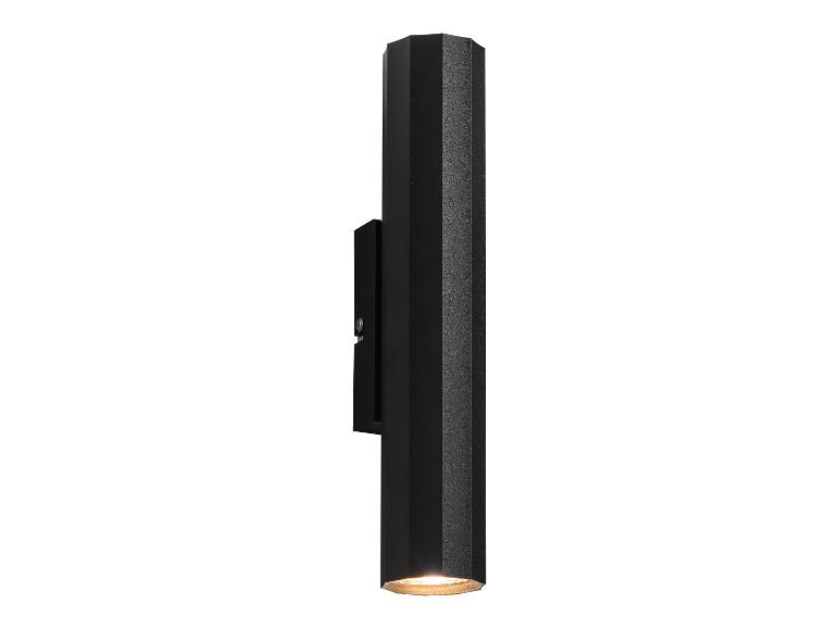 Moderní černá nástěnná lampa.