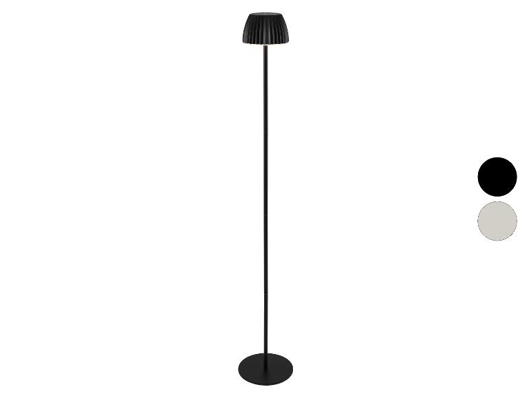 Černá stojací lampa s plisovaným stínidlem, zobrazena s černou a šedou barevnou variantou.