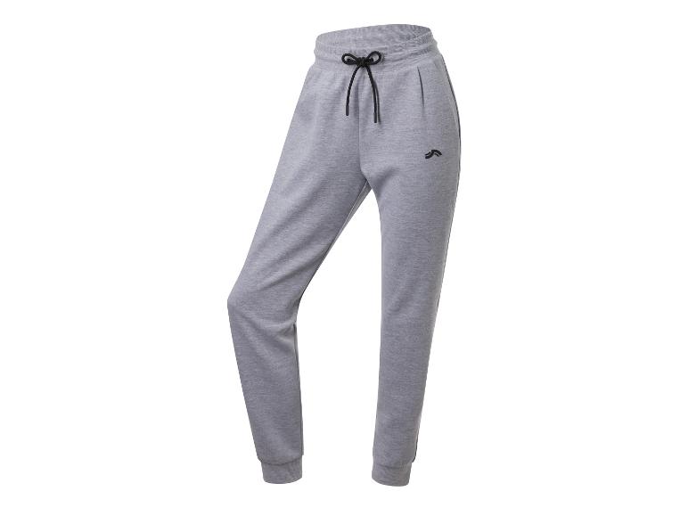 Šedé tepláky se šňůrkou.
