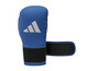 Modré boxovací rukavice Adidas se suchým zipem.