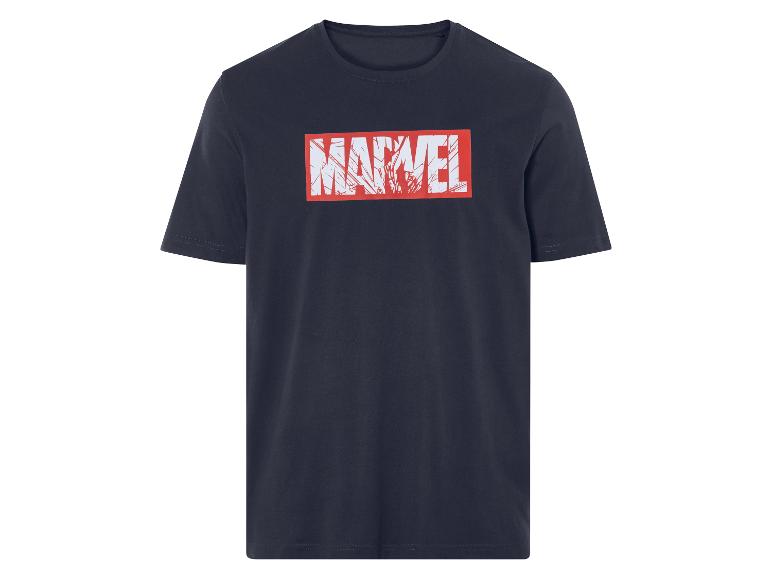 Tmavě modré tričko s červeným logem Marvel.