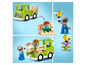 LEGO DUPLO hračky se zeleným nákladním autem, včelami a figurkami.
