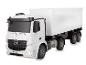 Bílý model nákladního auta Mercedes-Benz Actros s přívěsem.