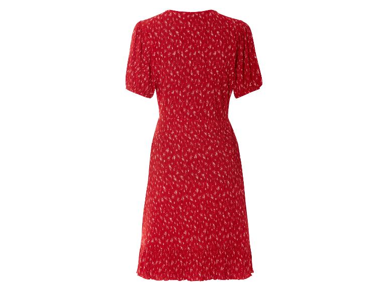 Červené šaty s květinovým vzorem, boho styl, zadní pohled.
