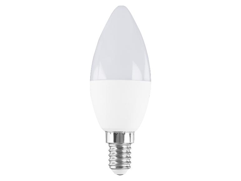 Bílá LED žárovka ve tvaru svíčky se závitovou paticí