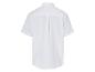 Bílá lněná košile s krátkým rukávem.