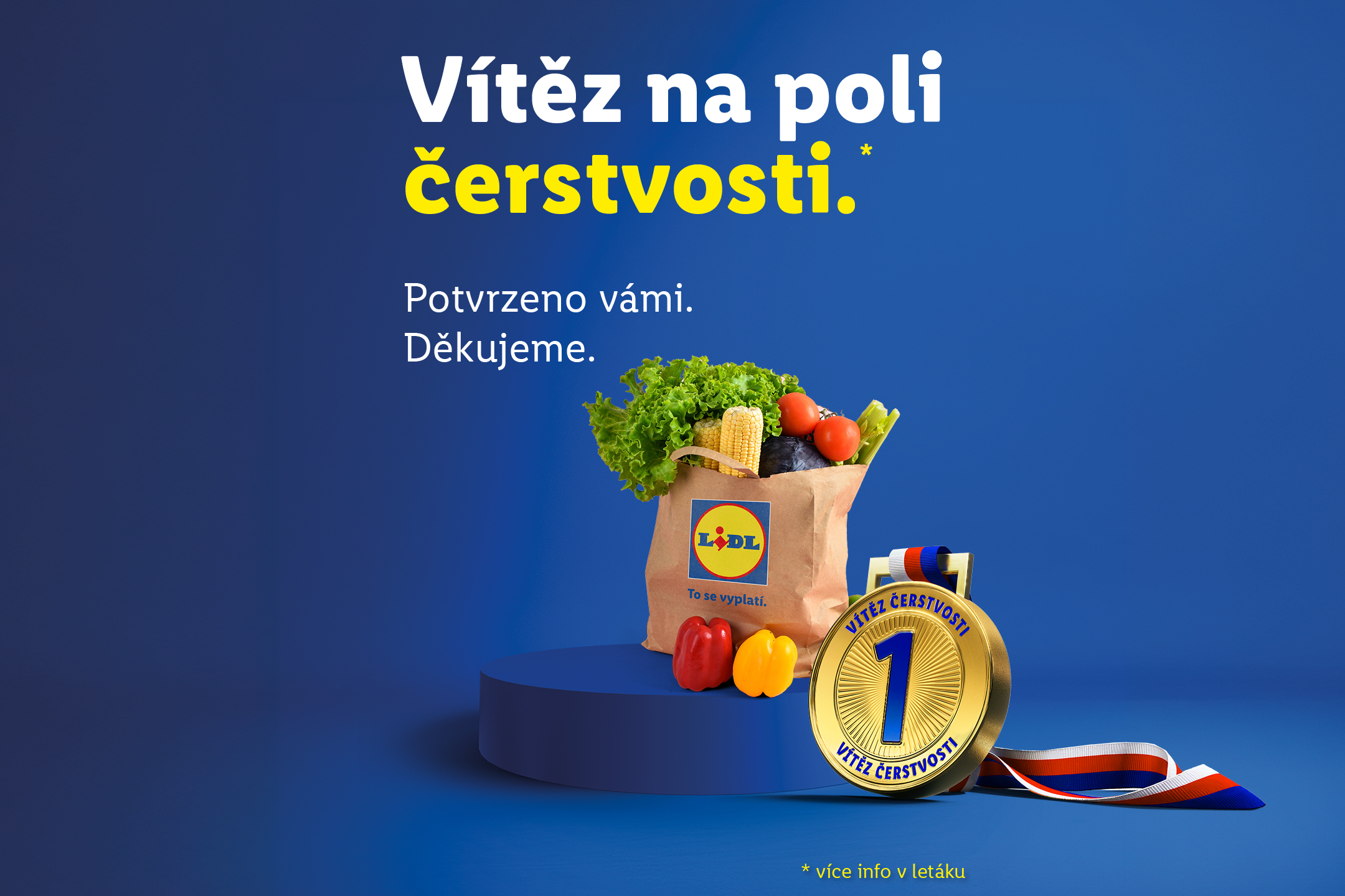 Vítěz na poli čerstvosti: nákupní taška plná čerstvé zeleniny a ovoce s medailí za 1. místo.